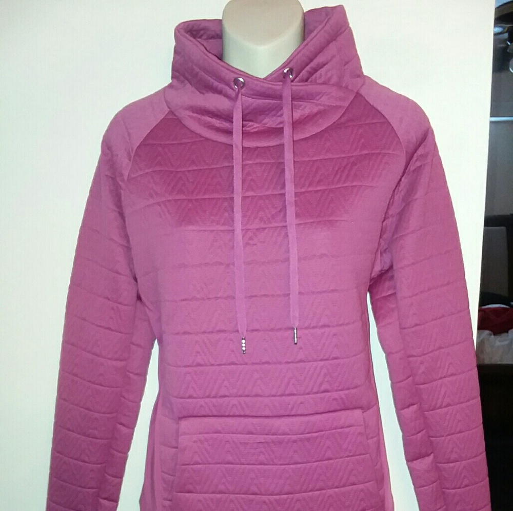 Quilted pattern sweatshirt with cowl neck